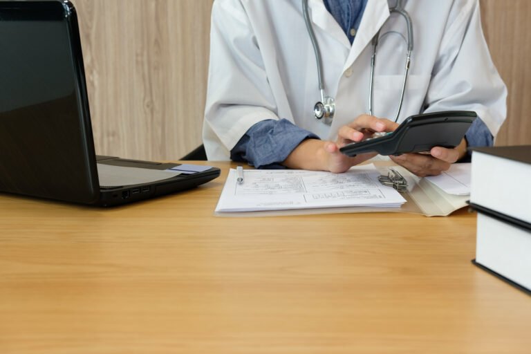 Reforma Tributária para médicos PJ: o que muda para quem atende como empresa?