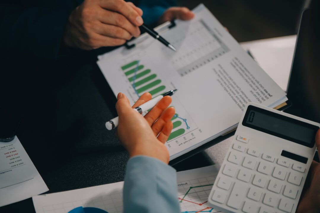 Contratar financeiro interno ou terceirizar: qual opção faz mais sentido?