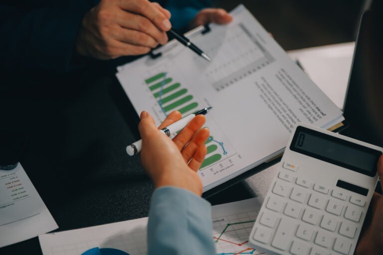 Contratar financeiro interno ou terceirizar: qual opção faz mais sentido?